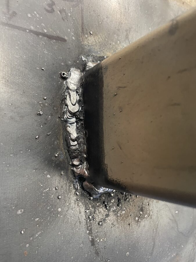Corner seam weld